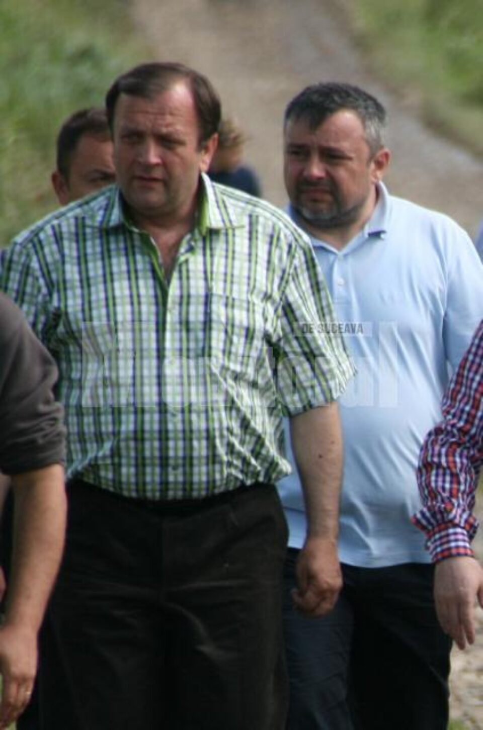 Gheorghe Flutur, cel care a făcut demersurile necesare pentru ca Guvernul să aloce materiale de construcție, și deputatul democrat-liberal Ioan Bălan Gheorghe Flutur, cel care a făcut demersurile necesare pentru ca Guvernul să aloce materiale de construcție, și deputatul democrat-liberal Ioan Bălan