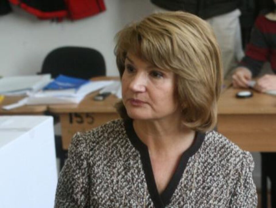 Maria Băsescu va merge astăzi cu ajutoare în comuna suceveană Dornești, grav afectată de inundații Maria Băsescu va merge astăzi cu ajutoare în comuna suceveană Dornești, grav afectată de inundații