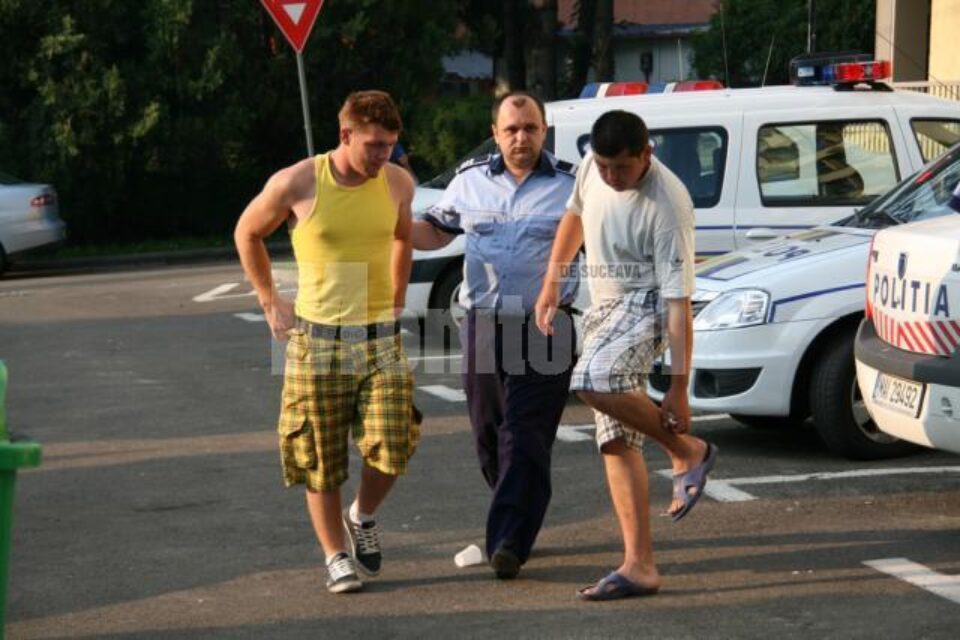 „Pachet” pentru anchetatori: Nouă indivizi implicați într-o bătaie generală, săltați cu mascații de la casele lor