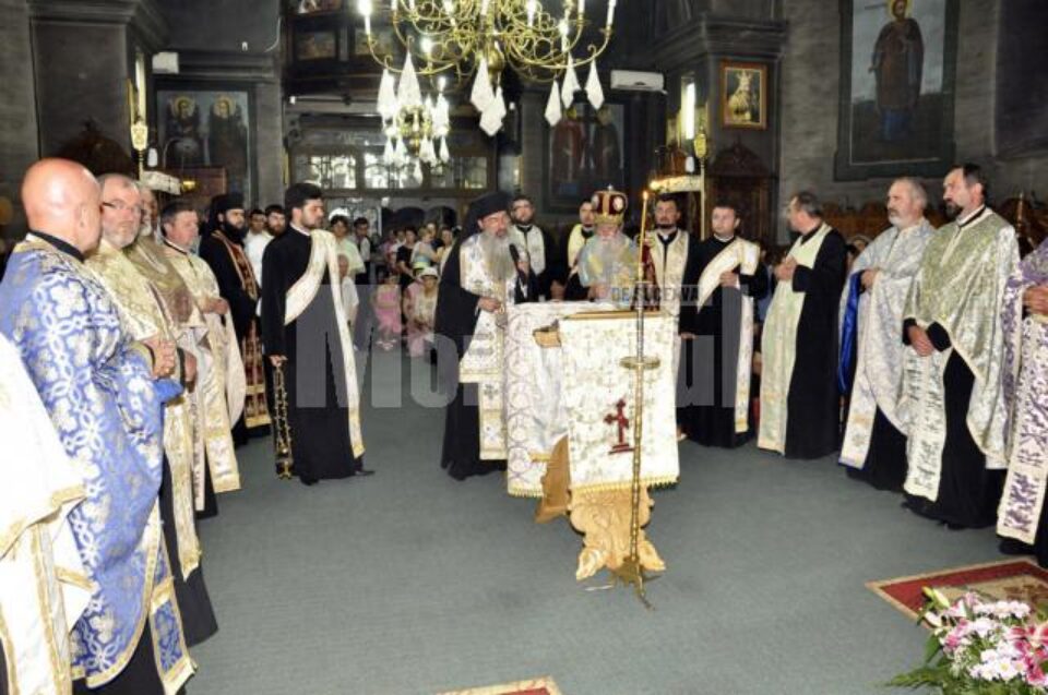 Moaștele Sf. Pantelimon rămân la Fălticeni până pe 20 iulie
