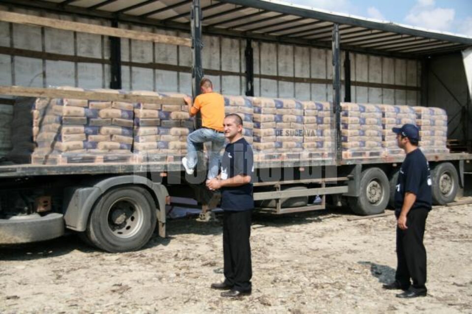 Aproape 700 de saci de ciment au fost donați pentru refacerea grădiniței din Straja