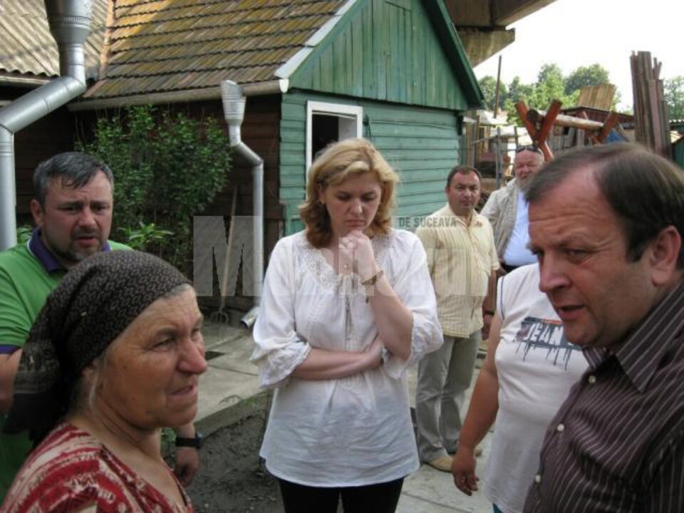 Roberta Anastase a fost însoțită de președintele CJ Gheorghe Flutur și deputatul PD-L Ioan Bălan Roberta Anastase a fost însoțită de președintele CJ Gheorghe Flutur și deputatul PD-L Ioan Bălan