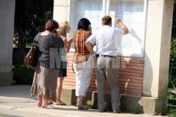 Din cei 875 de concurenți, numai 295 au obținut note mai mari de 7 Din cei 875 de concurenți, numai 295 au obținut note mai mari de 7