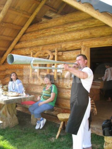 Chemarea la masă cu trâmbița - vuvuzela autohtonă