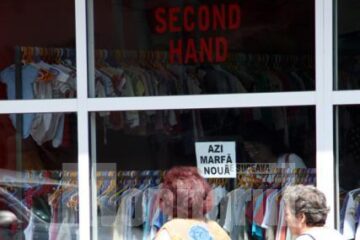 Comercianții de haine second hand aduc marfă o dată la două săptămâni