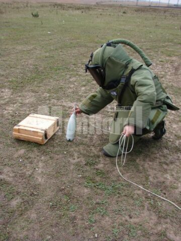 Costum anti-bombă din dotarea poliției