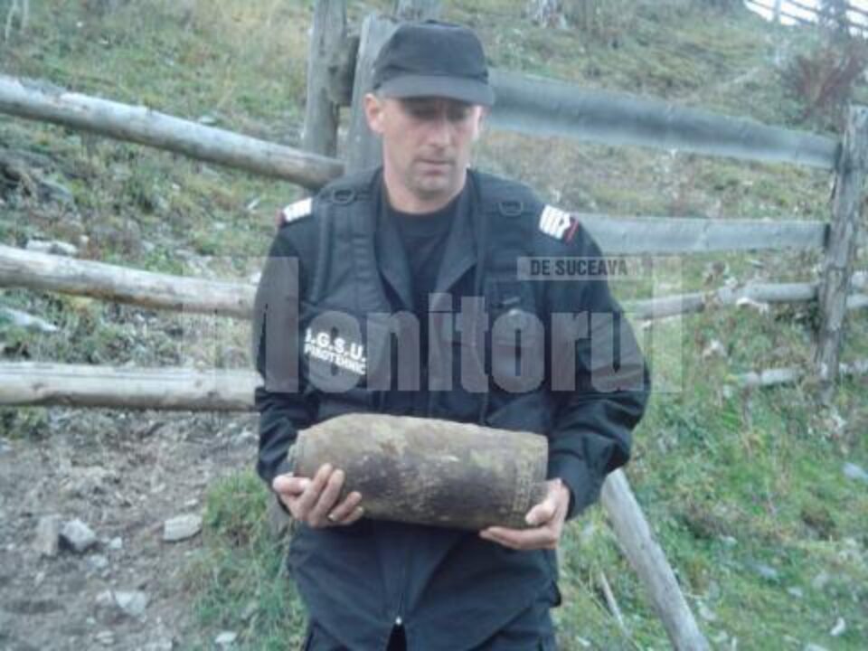 Iulian Pentilescu a avut misiuni la care a fost nevoie să care bomba în brațe, prin munți Iulian Pentilescu a avut misiuni la care a fost nevoie să care bomba în brațe, prin munți
