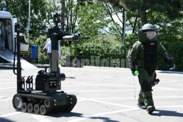 Pirotehniștii SRI au la dispoziție și un robot antibombă