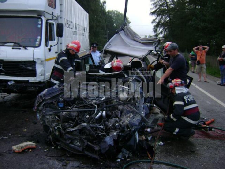 Trei morți după un teribil accident, la Dorna Candreni