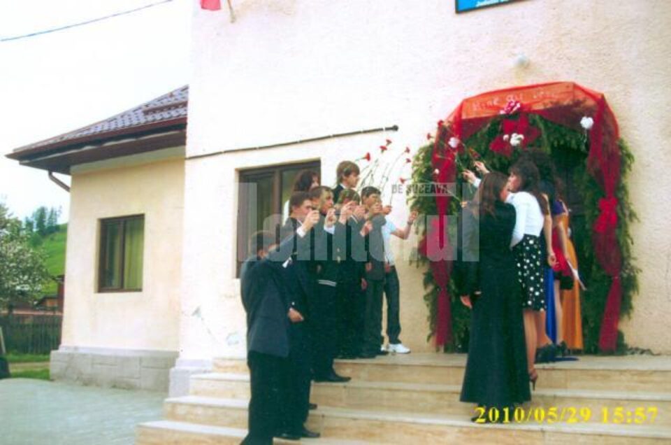 „Ca dirigintă am fost jenată să-i întind doar o diplomă”
