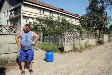 Locatarii de pe strada Bazelor au ramas fara apa in plina canicula