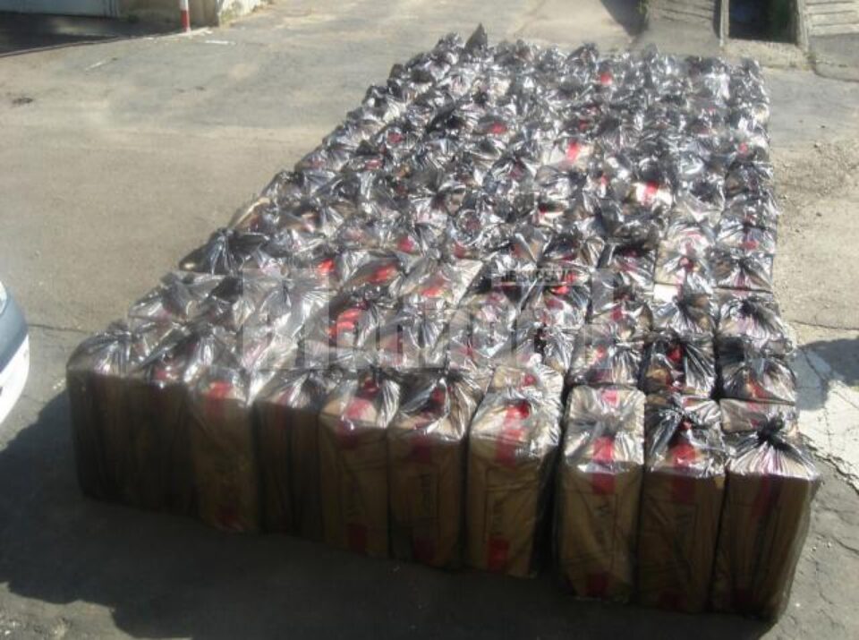 Captură de weekend: Polițiștii rădăuțeni au capturat 60.000 de pachete de țigări de contrabandă