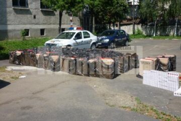 În mașină polițiștii au descoperit 120 de baxuri de țigări marca Viceroy, în valoare de 552.000 de lei