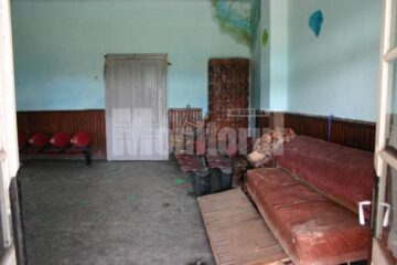 O lume stranie: Gara Dărmănești, locul unde timpul s-a oprit