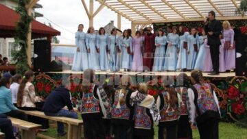 Sărbătoare: Festivalul „Flori de pe Dorna”