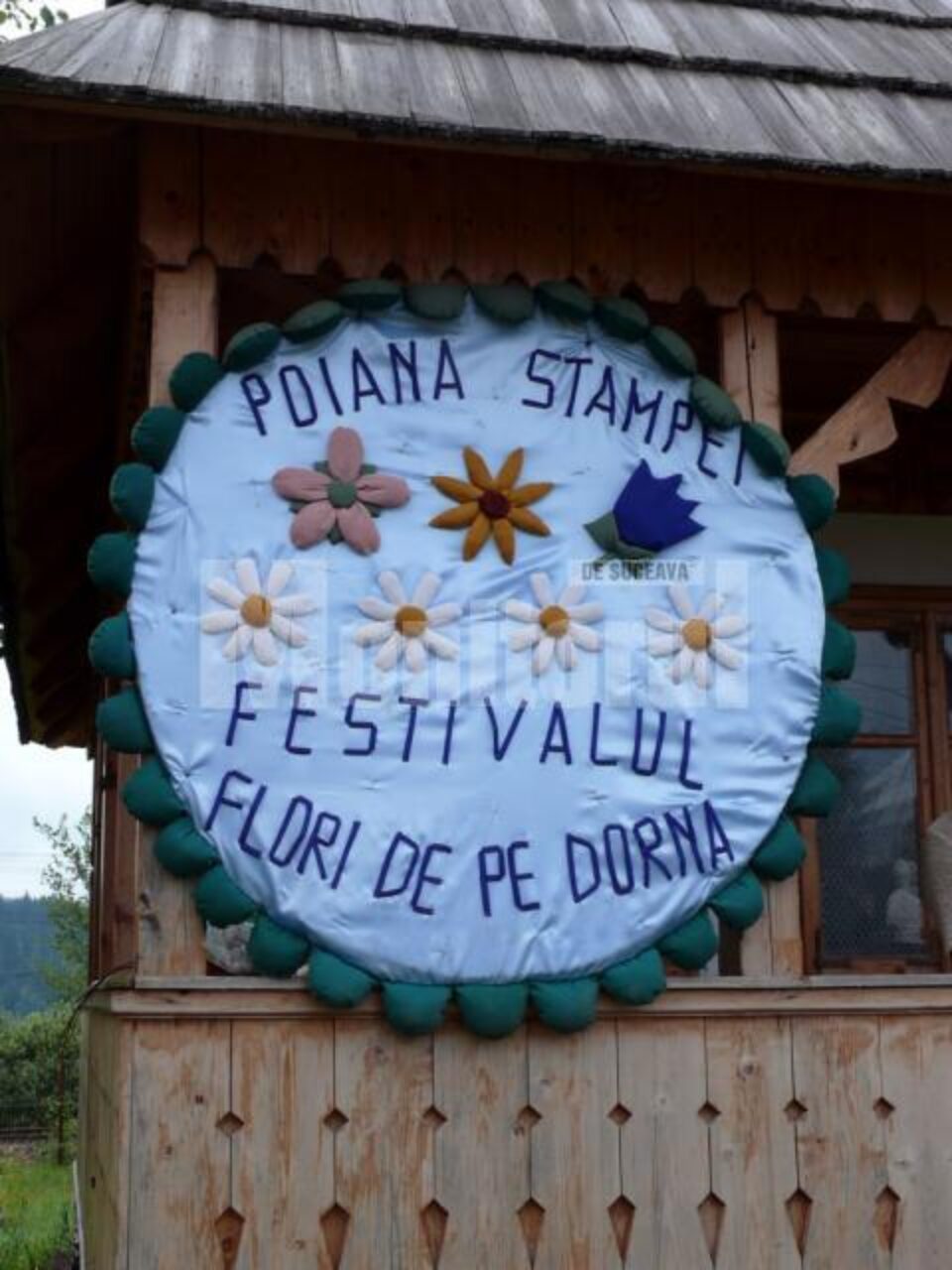 La Poiana Stampei a avut loc Festivalul „Flori de pe Dorna”