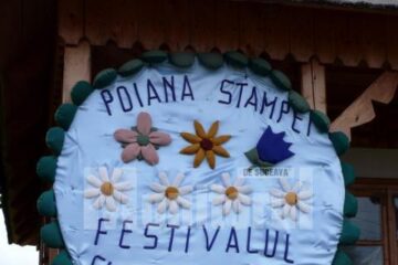 La Poiana Stampei a avut loc Festivalul „Flori de pe Dorna”