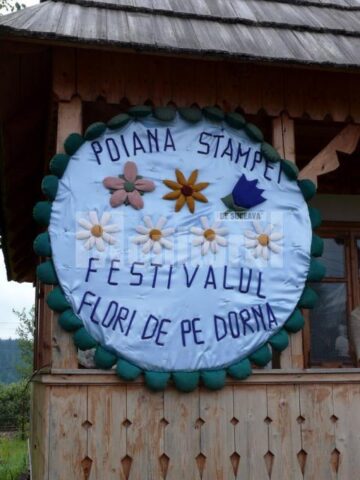 La Poiana Stampei a avut loc Festivalul „Flori de pe Dorna”
