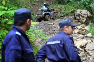 Echipa de jandarmi montani a rămas pentru a asigura zona. Foto: MEDIAFAX