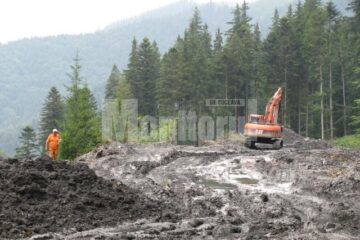 Drumul spre Rarău, plin de pericole la tot pasul