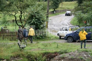 O nouă viață: Salvat cu elicopterul după o noapte petrecută între apele râului Suceava