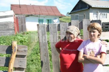Aurica Bergheua și fiica ei Ionela supraviețuiesc din 300 de lei pe lună