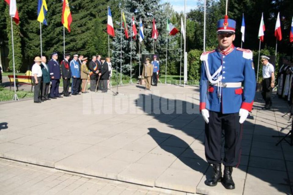 Ceremonia publică de intonare a imnului național în centrul Sucevei