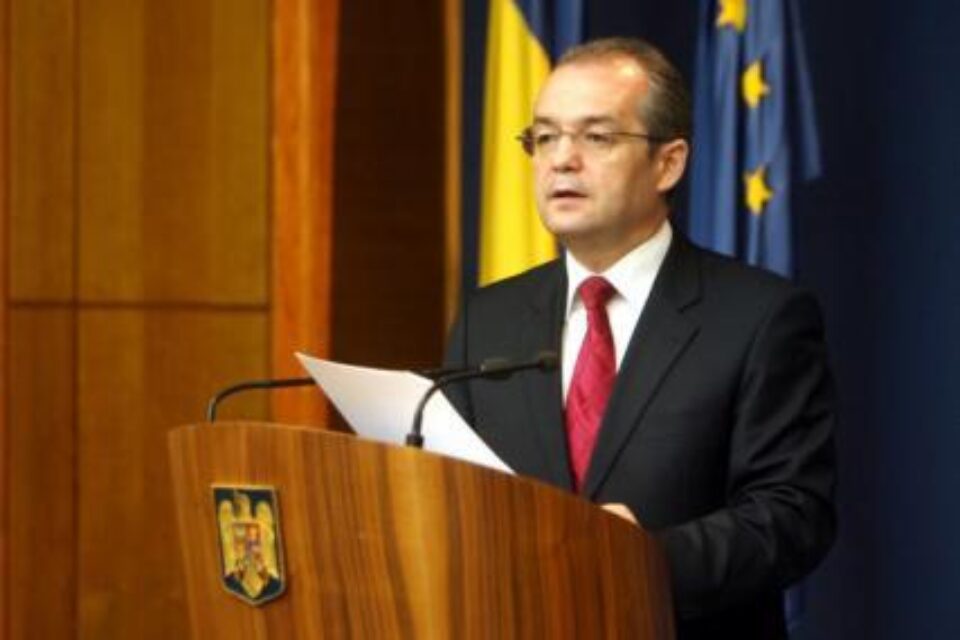Boc: Dacă nu se adoptă noile organigrame, le tăiem banii. Foto: CAPP