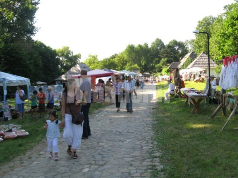 În două zile: 3000 de vizitatori la Târgul Meșterilor Populari