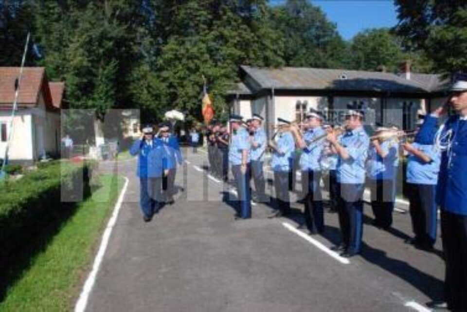 Ceremonia de absolvire a primei promoții de absolvenți ai școlii de jandarmi Fălticeni