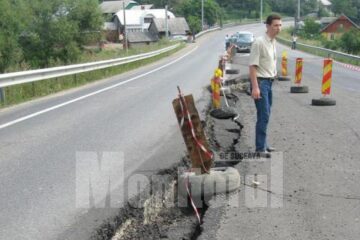 La Ilișești, pe o porțiune de circa 250 de metri, drumul național s-a surpat cu aproape jumătate de metru
