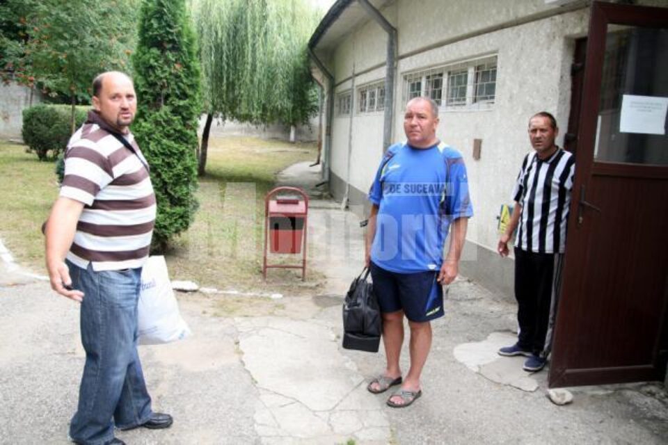 Ovidiu Murariu (în stânga) a preferat să plece la Fălticeni, deoarece pe stadionul Areni i s-a interzis accesul pe gazon