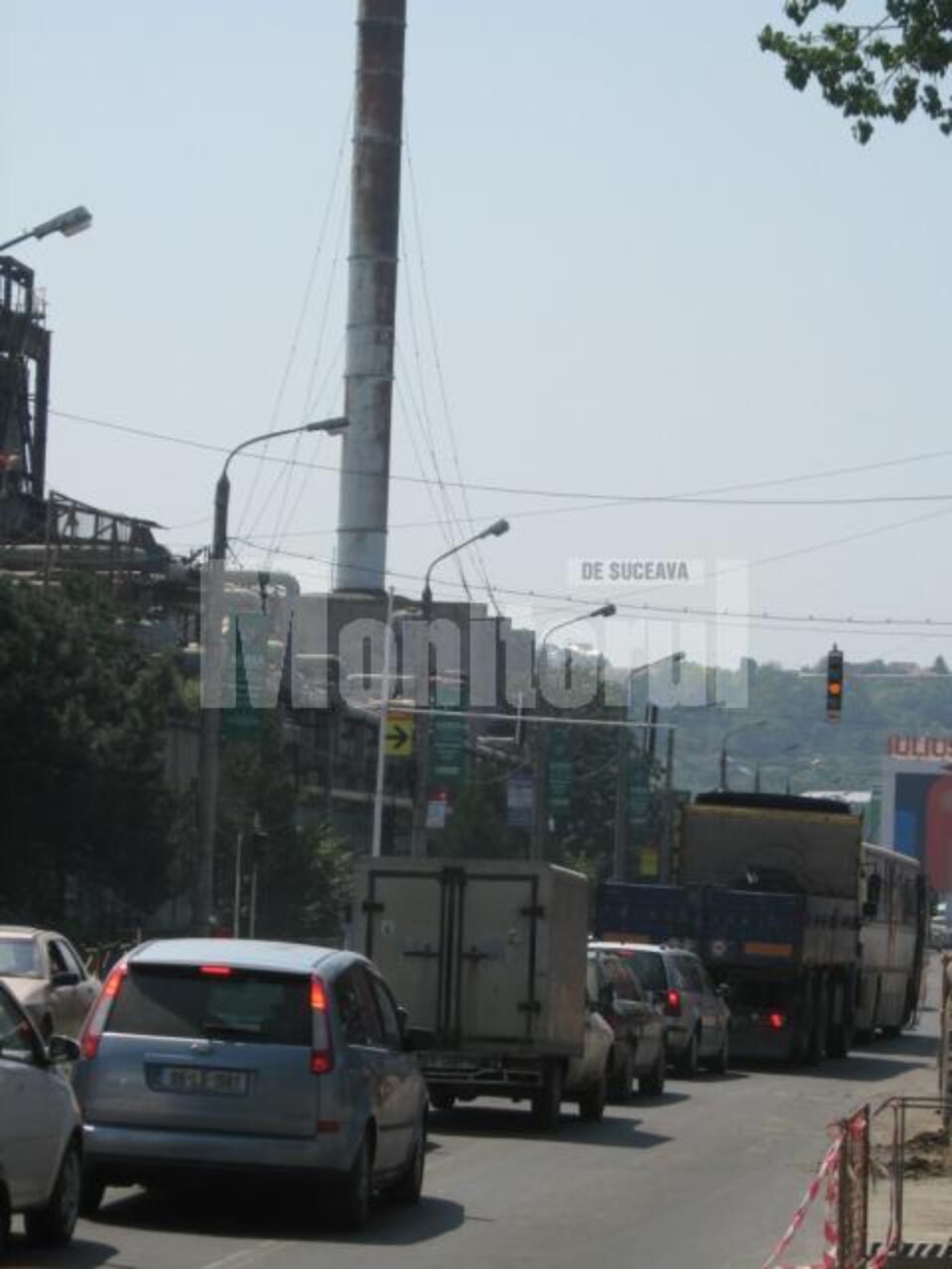 Nervi și sudoare: Trafic de coșmar pe străzile Sucevei, sub un soare arzător