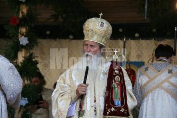 Hramul Mănăstirii Slatina: Slujbă la mănăstire, râuri de bere și bâlci dincolo de porțile ei