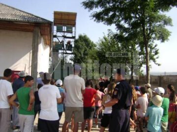 Din tabără: Zeci de copii din familii de sinistrați, în vizită la Pompieri