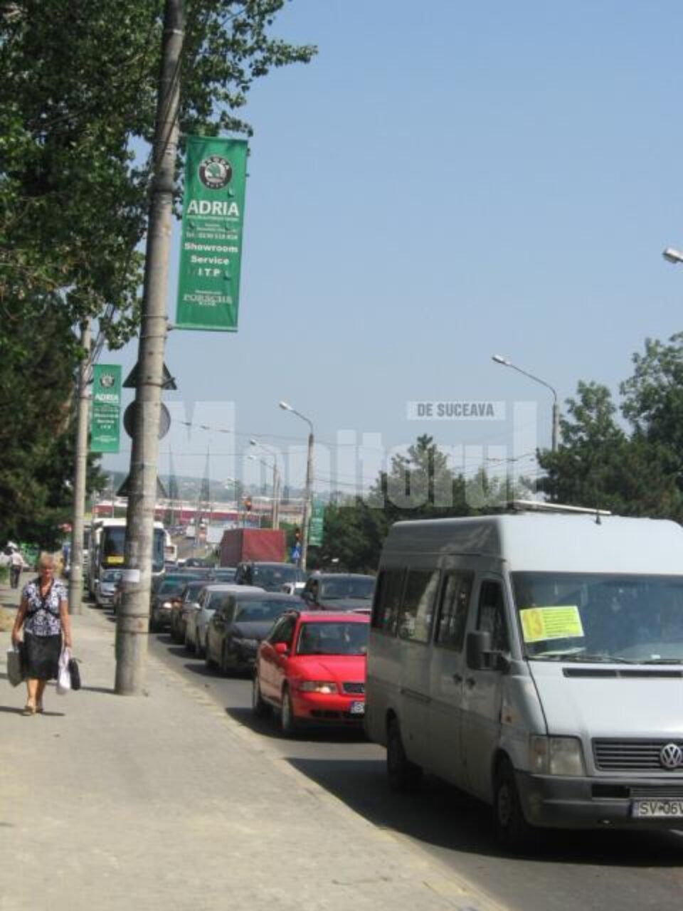 Nervi și sudoare: Trafic de coșmar pe străzile Sucevei, sub un soare arzător