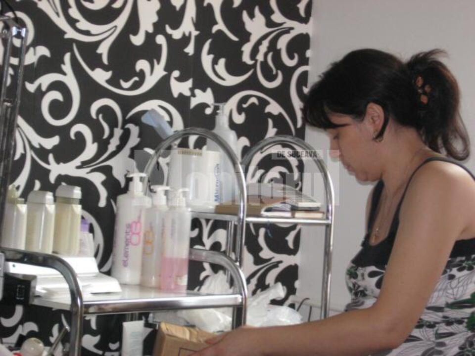 Alina, care are un salon de coafură pe strada Mihai Viteazul, a cumpărat un boiler, ca să scape de grijă