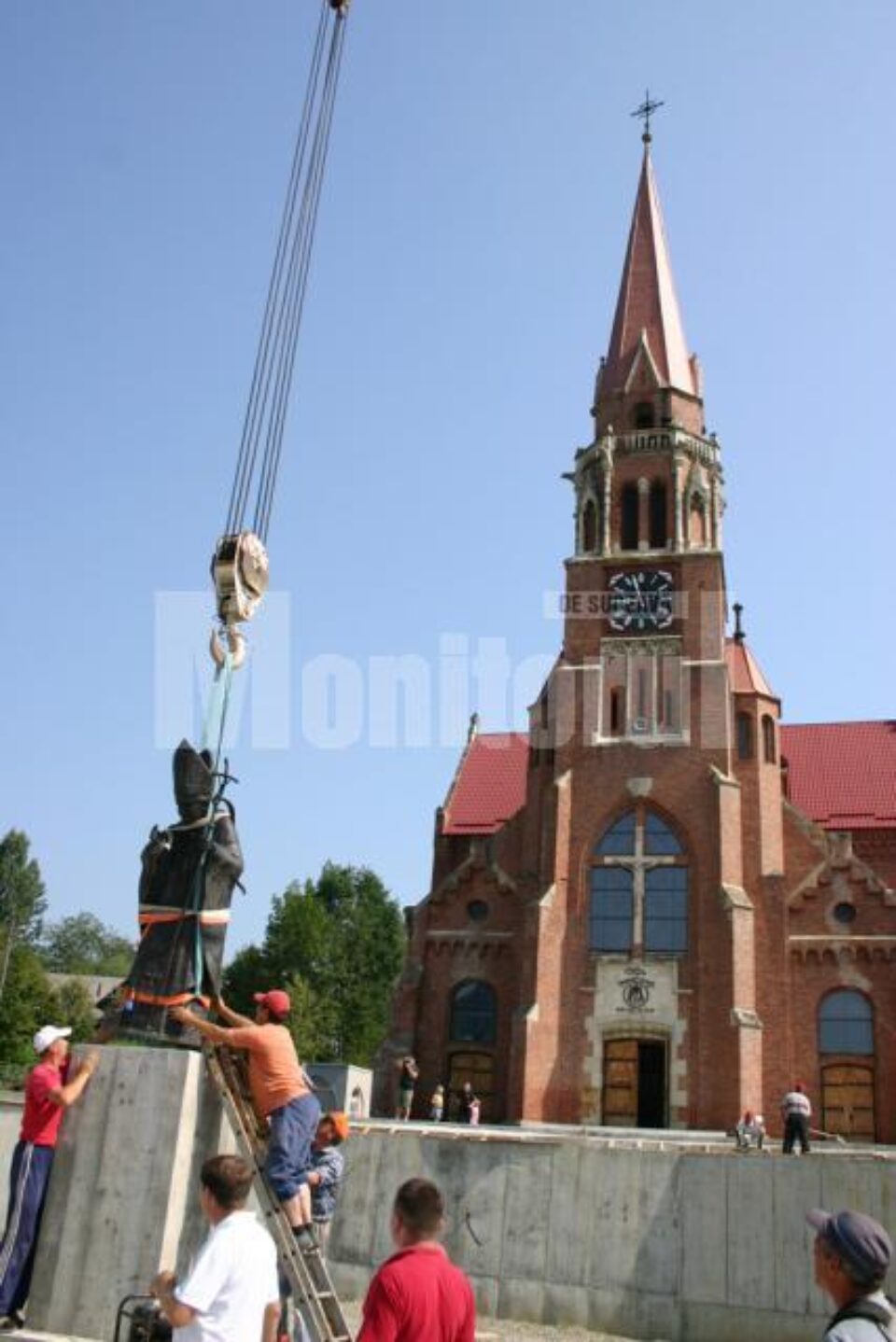 Statuia Papei Ioan Paul al II-lea a fost amplasată vineri