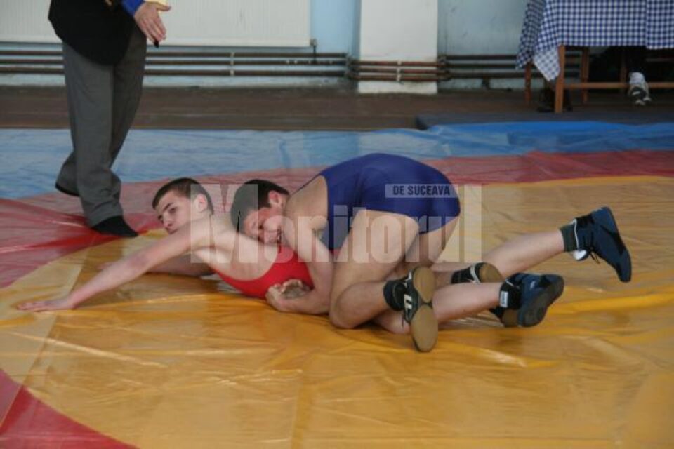 Școala de lupte din Suceava a scos noi sportivi valoroși