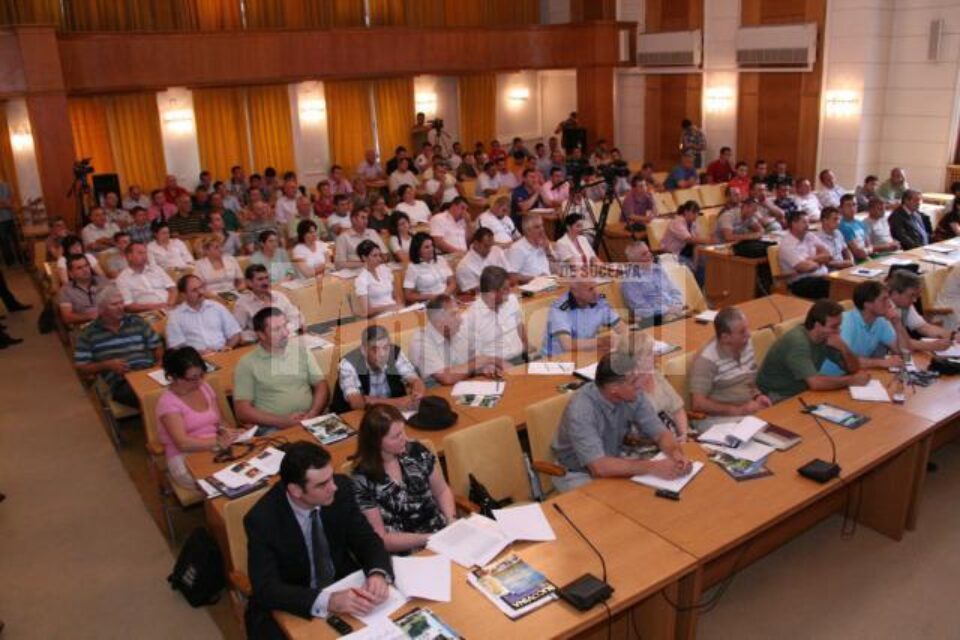 Câteva zeci de suceveni plecați la muncă în străinătate au participat la întâlnirea de la Palatul administrativ