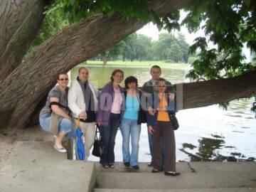 De la stânga la dreapta, Roxana, David, Gabi, Lili, Neli și Lazăr