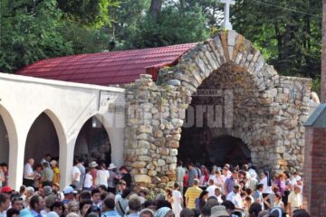 Ceremonie impresionantă de Sfânta Maria, la Sanctuarul de la Cacica
