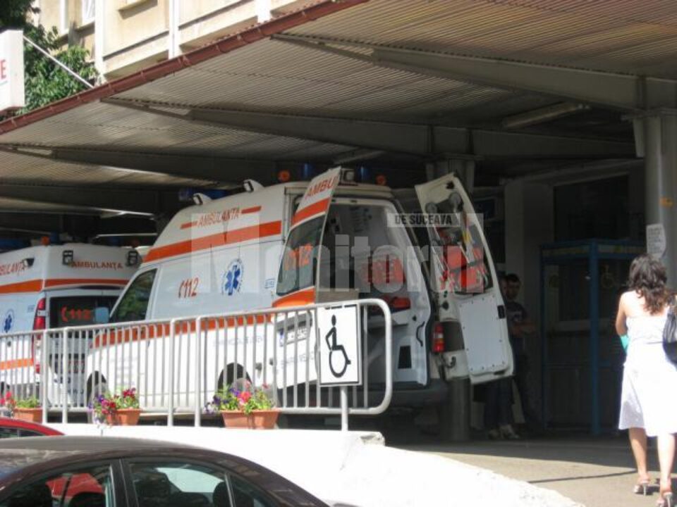Răniții au fost preluați de ambulanțe și duși la „Urgențele” Spitalului Județean