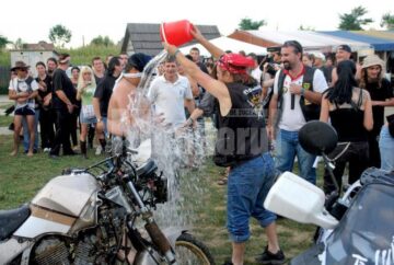 În oferta BMC au fost incluse demonstrații dar și jocuri trăsnite la piscină