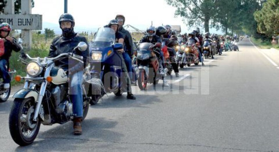 Sute de motociclete și aproape o mie de pasionați de motociclism au luat parte la cea de-a patra întrunire a Bukowina Motor Club Sute de motociclete și aproape o mie de pasionați de motociclism au luat parte la cea de-a patra întrunire a Bukowina Motor Club