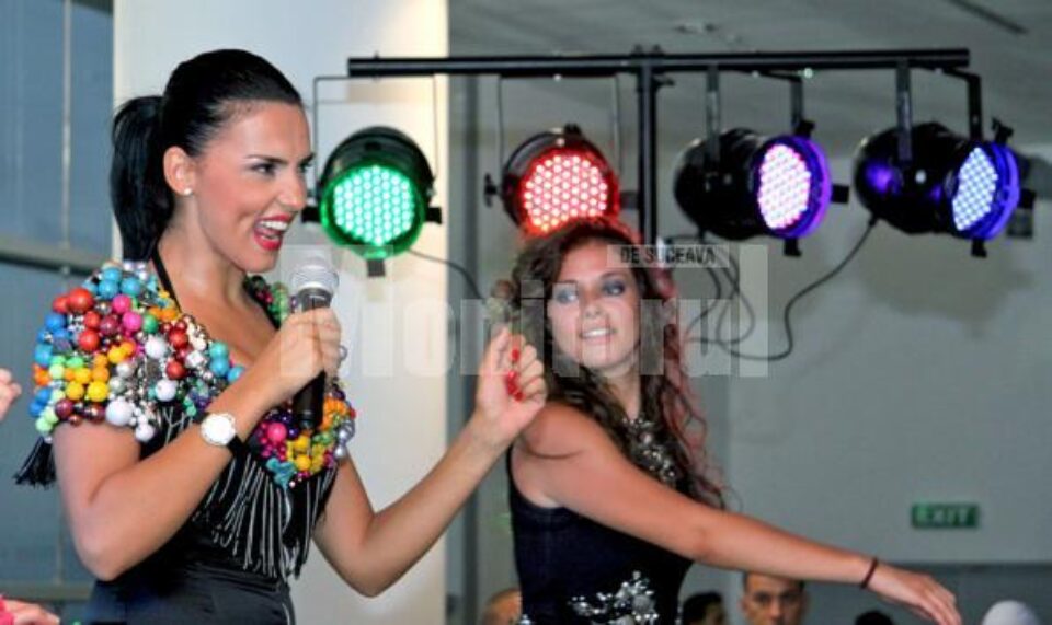 Lavinia a incalzit atmosfera cu ritmuri latino si grecesti