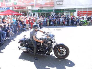 Sandu Scheul pe Harley Davidson, la demonstrațiile din centrul Rădăuțiului