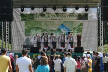 Festivalul folcloric „Cântecul cetinii” a ajuns la cea de-a XIV-a ediție