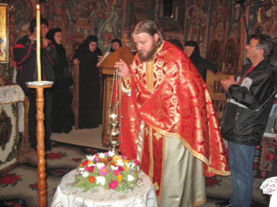 Pentru sufletele unor părinți dărâmați, o rugăciune smerită