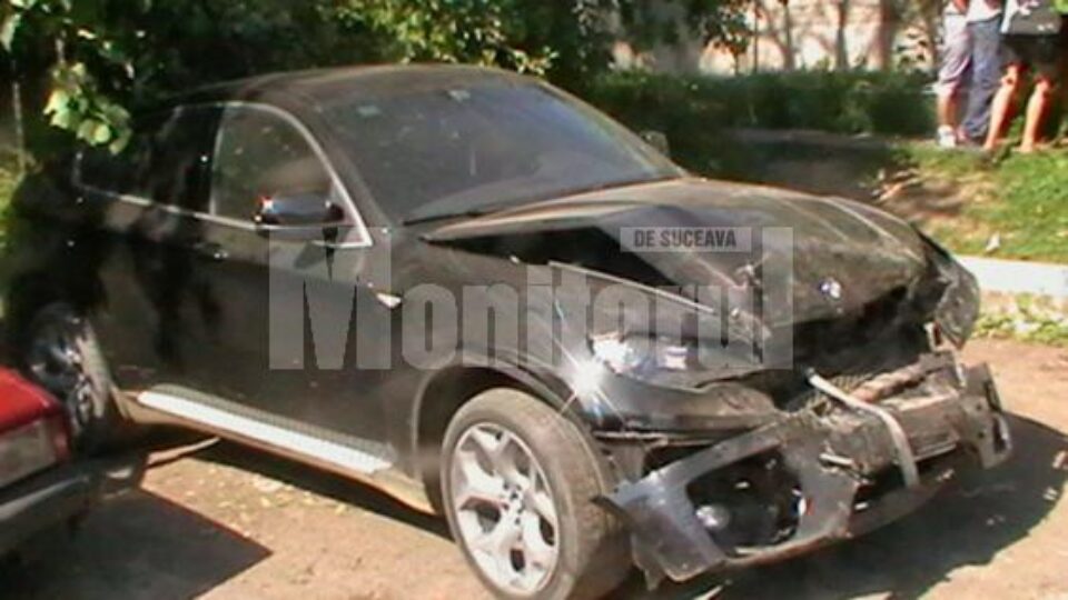 Autoturismul BMW a lui Turtureanu are avarii serioase în partea din față